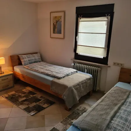 Monteurwohnung Mit Wlan, Garten, Parkplatz, Eigener Terrasse