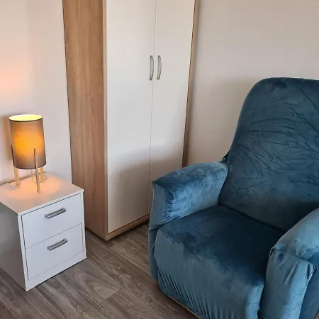 Apartament Monteurwohnung Mit Wlan, Garten, Parkplatz, Eigener Terrasse *