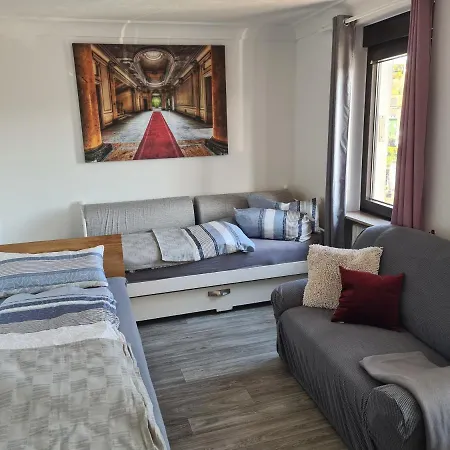 Monteurwohnung Mit Wlan, Garten, Parkplatz, Eigener Terrasse