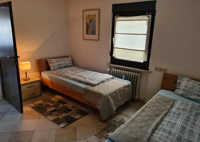 Monteurwohnung Mit Wlan, Garten, Parkplatz, Eigener Terrasse