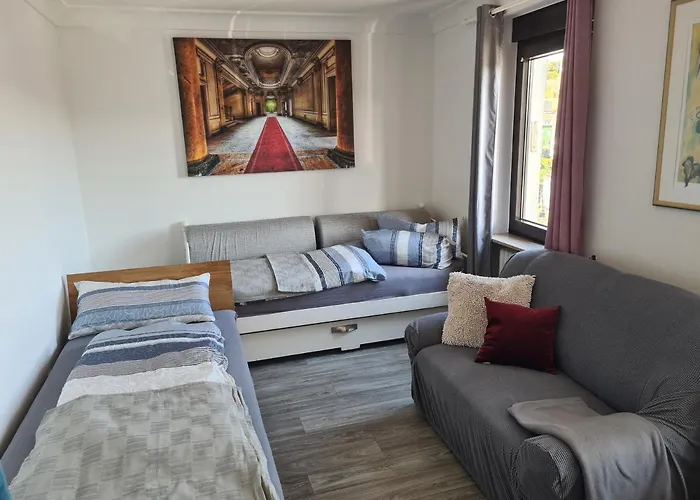 Monteurwohnung Mit Wlan, Garten, Parkplatz, Eigener Terrasse