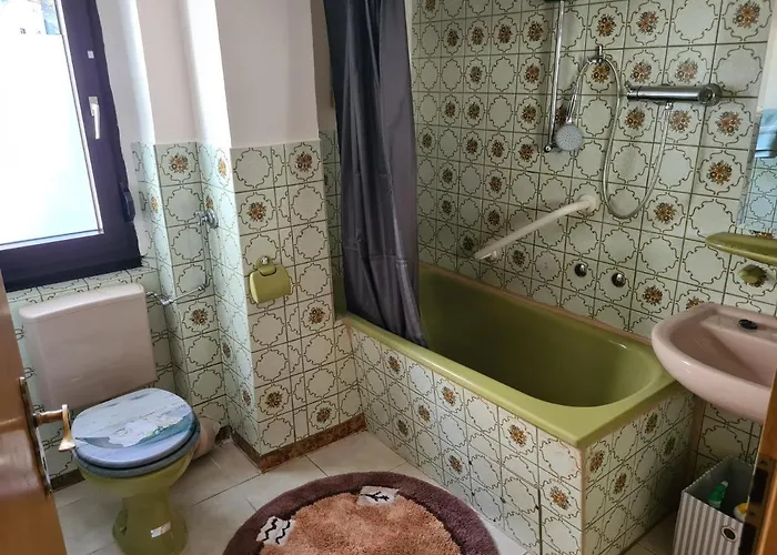 Monteurwohnung Mit Wlan, Garten, Parkplatz, Eigener Terrasse